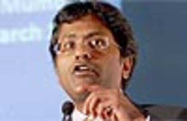 Modi back in RCA frame, to vie for president's post