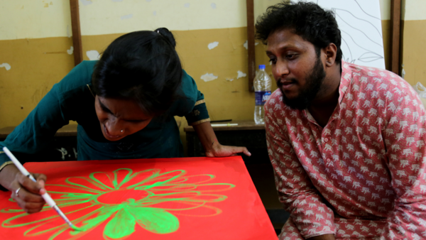 Mumbai man teaches the blind to paint