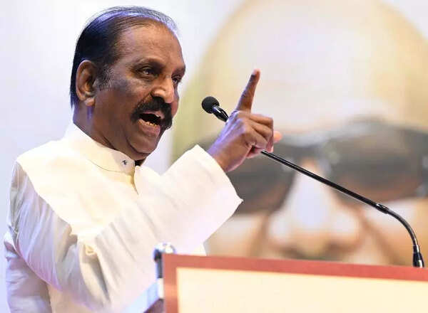 Vairamuthu dedicates Jnanpith award to Tamil people & society