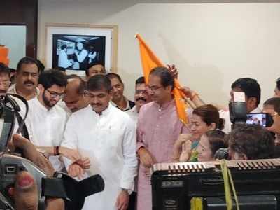 'Impressed by Aaditya Thackeray's work': Sachin Ahir joins Shiv Sena in presence of Uddhav Thackeray