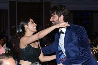 Kaabil stars Hrithik Roshan and Yami Gautam reunite at an award night