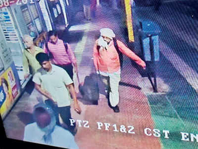 Body parts of woman with upper half missing, found at Kalyan station