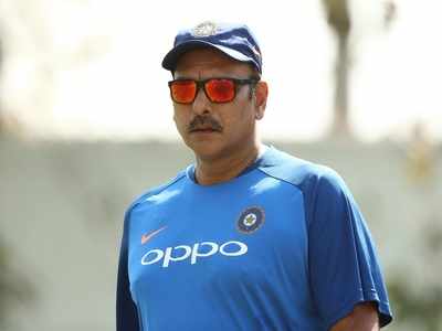 Ravi Shastri trolled over photograph with two women