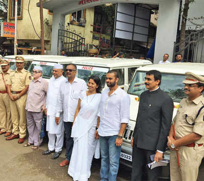 Vasai civic body owns no car, gifts SUVs to police