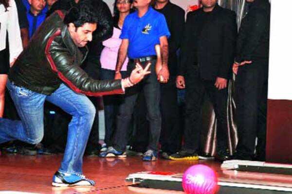 Abhishek Bachchan's a bowling champion!