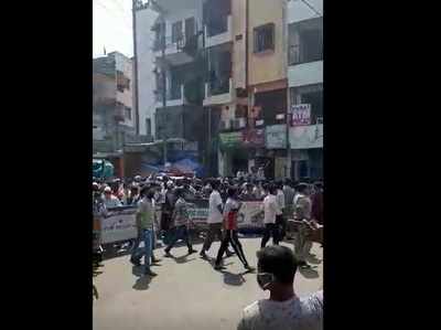 Migrant workers protest in Hyderabad demanding to returning to their home states