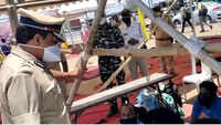Lockdown: Nagpur police chief interacts with migrant labourers 