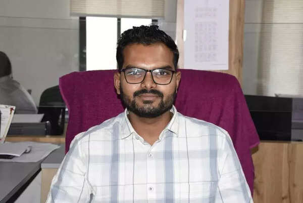 Surat sub-registrar cracks UPSC in 5th attempt, secures AIR 709
