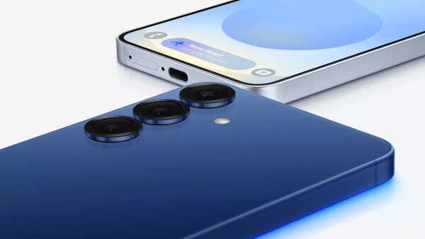 Best compact smartphones: Samsung Galaxy S25, iPhone 16e, Pixel 9 and other phones that come with smaller screens