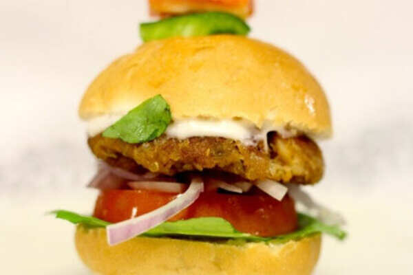 Healthy snack recipes: Quinoa black bean burgers