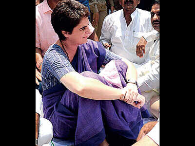 UP firing: Cops detain Priyanka, Cong protests