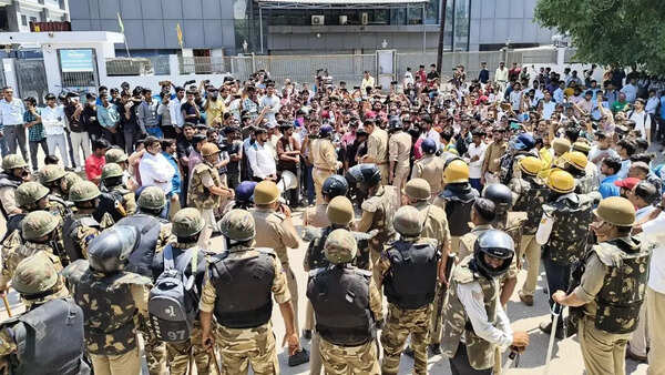 UP panel to mediate between workers and factory owners