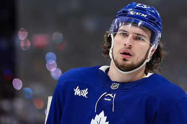 Toronto Maple Leafs forward Matthew Knies under scrutiny after inconsistent 2025-26 NHL campaign season review