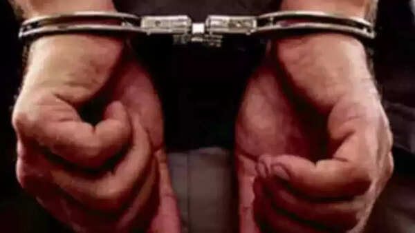 VAO, tout arrested for taking bribe from coolie