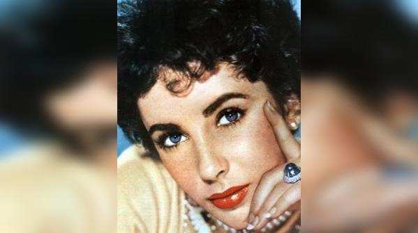 Elizabeth Taylor dies