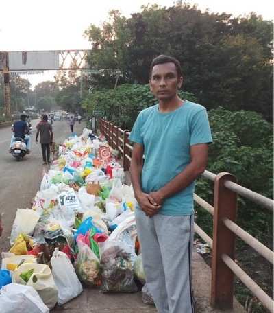 Man stops people from dumping waste in Godavari river