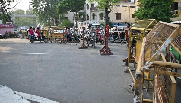 Chaotic parking order at Hanuman Setu irks  devotees