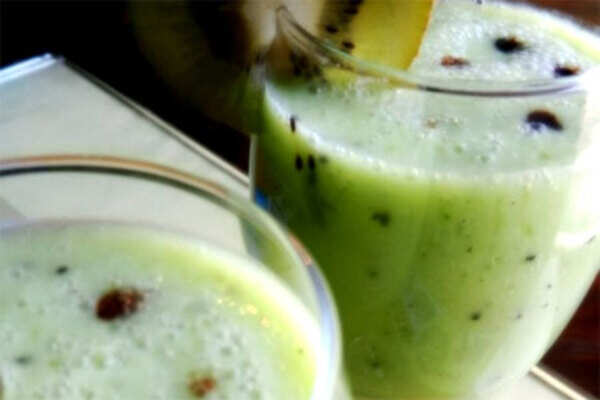 Healthy smoothie recipe: Kiwi and banana shake