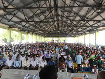 Mumbai: Over 5000 fishermen hold protest at Sassoon Docks against draft guidelines for designated corridors for big vessels