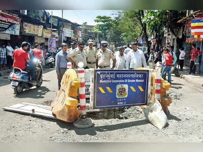 Four killed as open drain makes truck overturn in Vikhroli