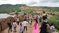 Social distancing norms flouted as people visit major tourist spots in Jaipur 