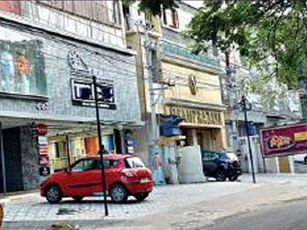 Hyderabad: Residents demand removal of shops from Jubilee Hills areas