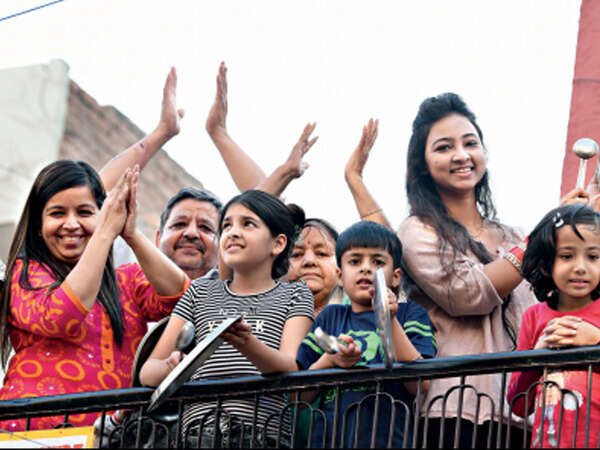 Coronavirus fighters hear Delhi applaud effort loud & clear