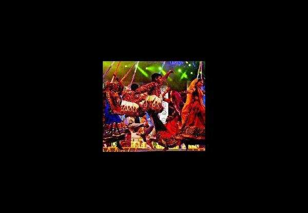 Amid dandia beats, bhavai too comes alive!