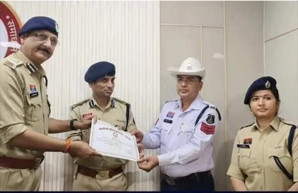 Raipur traffic cop who helped differently-abled man gets felicitated
