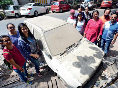 Mumbai: Residents of Kandivali to hand over more than 50 abandoned vehicles to BMC, RTO