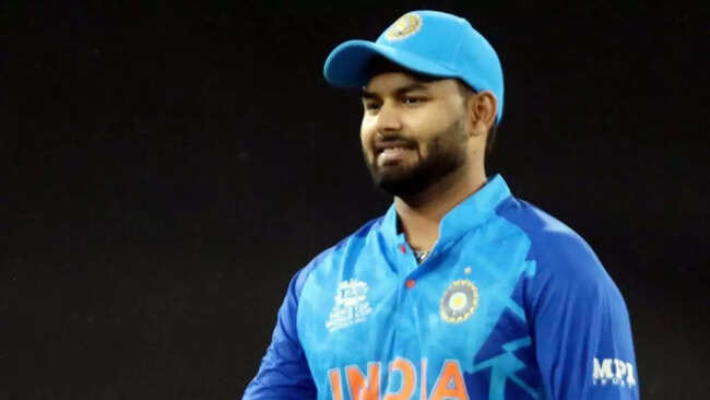 Shastri wants India to stick with 'X-factor' Pant against England