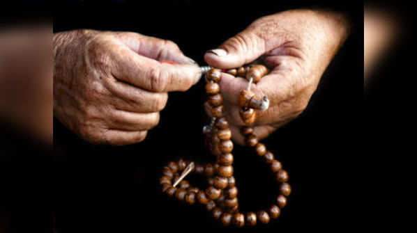 Women who attend religious services live longer: Study