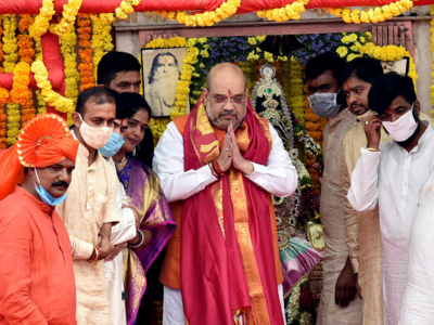 Amit Shah prays at Bhagya Lakshmi temple, holds road show for GHMC polls