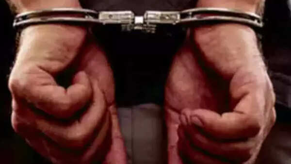 Noida: Man held for selling lenses in district hospital