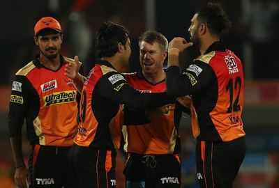 IPL 2017: Sunrisers Hyderabad win the first match against Royal Challengers Bangalore by 35 runs