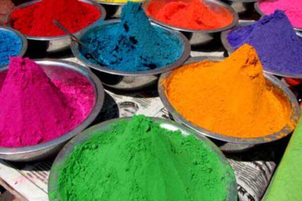 This Holi, play with organic colours