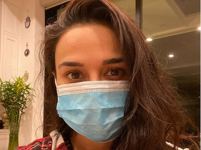 Preity Zinta suggests wearing masks to thank doctors on National Doctor's Day