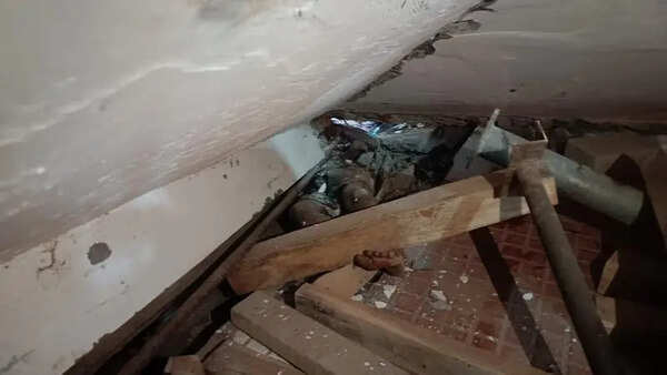 1 killed, 4 injured as building collapses while being lifted with hydraulic jacks in Vizag
