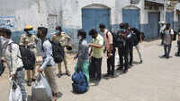 Karnataka resumes Shramik special trains, 1,200 migrants sent home to Bihar 