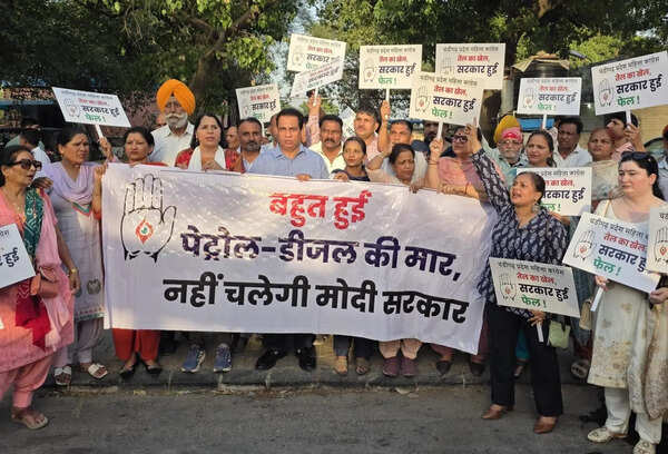 Cong protests fuel price hikes in Chandigarh