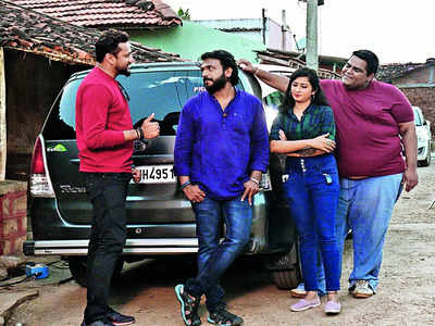 Kappu Bilupina Naduve Movie Review: Gripping thriller