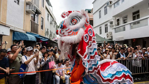 Revelers pack a Hong Kong island for a bun festival, a century-old tradition