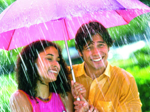 Couple umbrellas becoming popular in Indore