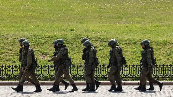 EU review does not recommend sending military trainers to Ukraine for now, media report says