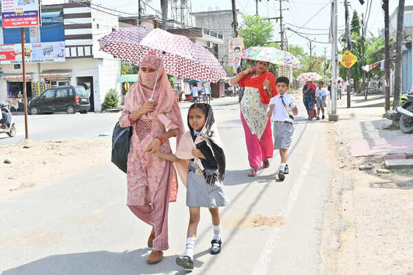 Weather somersaults after drizzle; IMD predicts intense heat till May 20