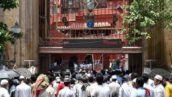 Kolkata mosques to hold Friday prayers in 2 shifts; action aims to avoid road congestion during gatherings