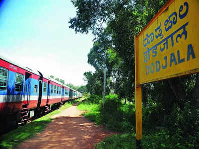 Train to airport halts again