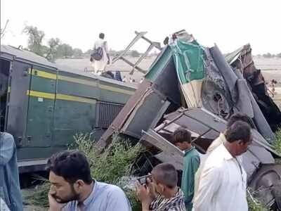 36 killed, 50 injured in Pakistan train collision