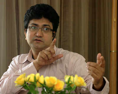 Padmaavat controversy: Allahabad HC issues contempt notice to censor board chairman Prasoon Joshi