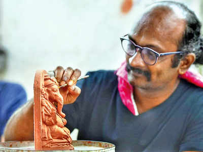 Idle idol makers blame state govt for confusion
